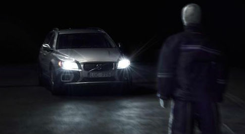 XC90s IntelliSafe technology makes tricky parking easy and safe